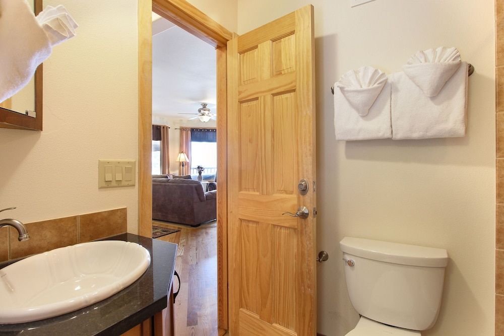 Chiefs Head Peak 21b 2 Bedroom Condo by RedAwning Condo, 2 Bedrooms 22