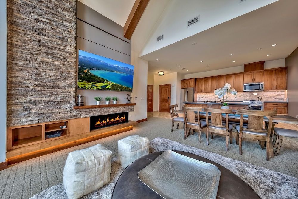 Luxury Three Bedroom  Steps From Heavenly Village Condo by RedAwning Condo, 3 Bedrooms 9