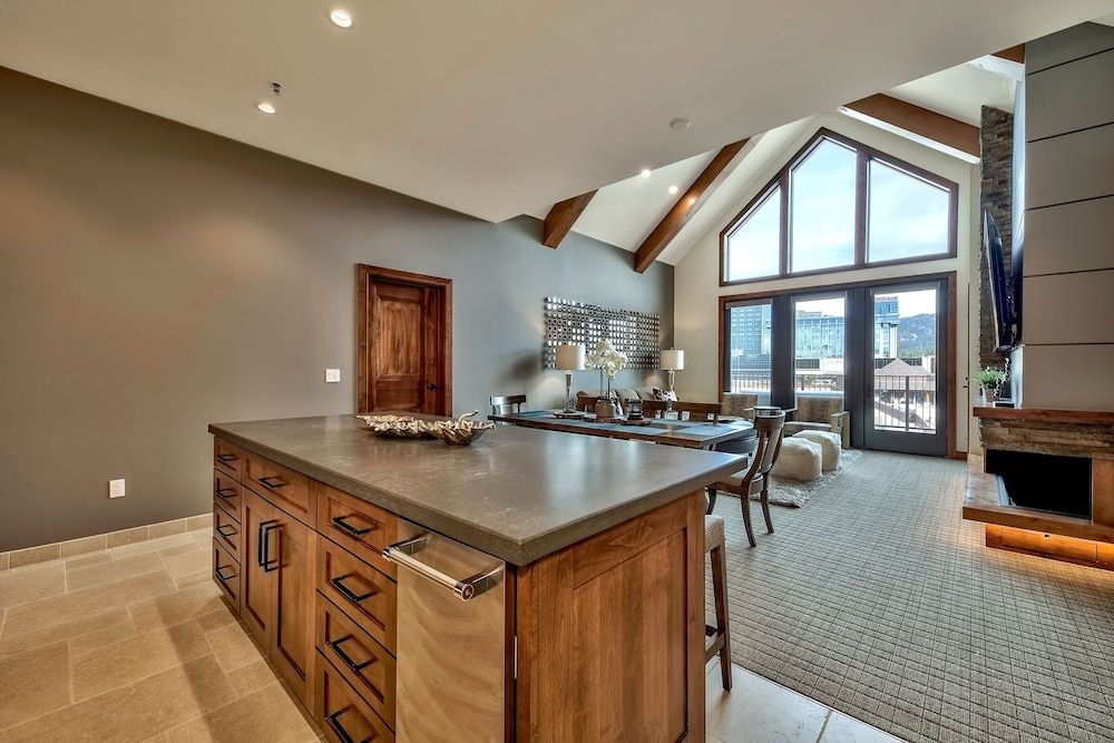 Luxury Three Bedroom  Steps From Heavenly Village Condo by RedAwning Condo, 3 Bedrooms 8