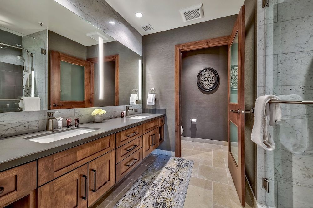 Luxury Three Bedroom  Steps From Heavenly Village Condo by RedAwning Condo, 3 Bedrooms 13