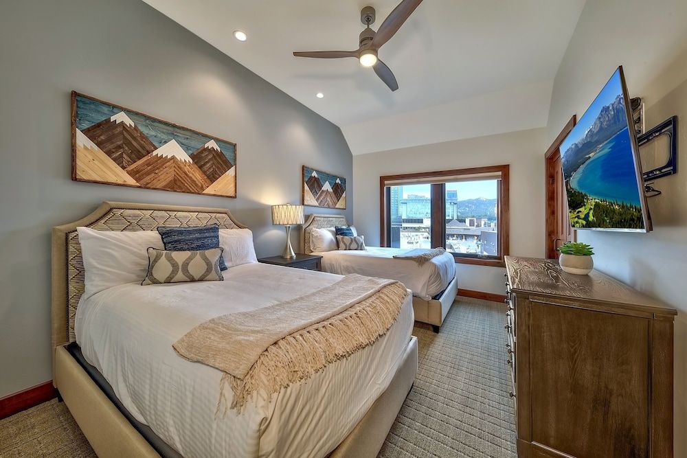 Luxury Three Bedroom  Steps From Heavenly Village Condo by RedAwning Condo, 3 Bedrooms 3