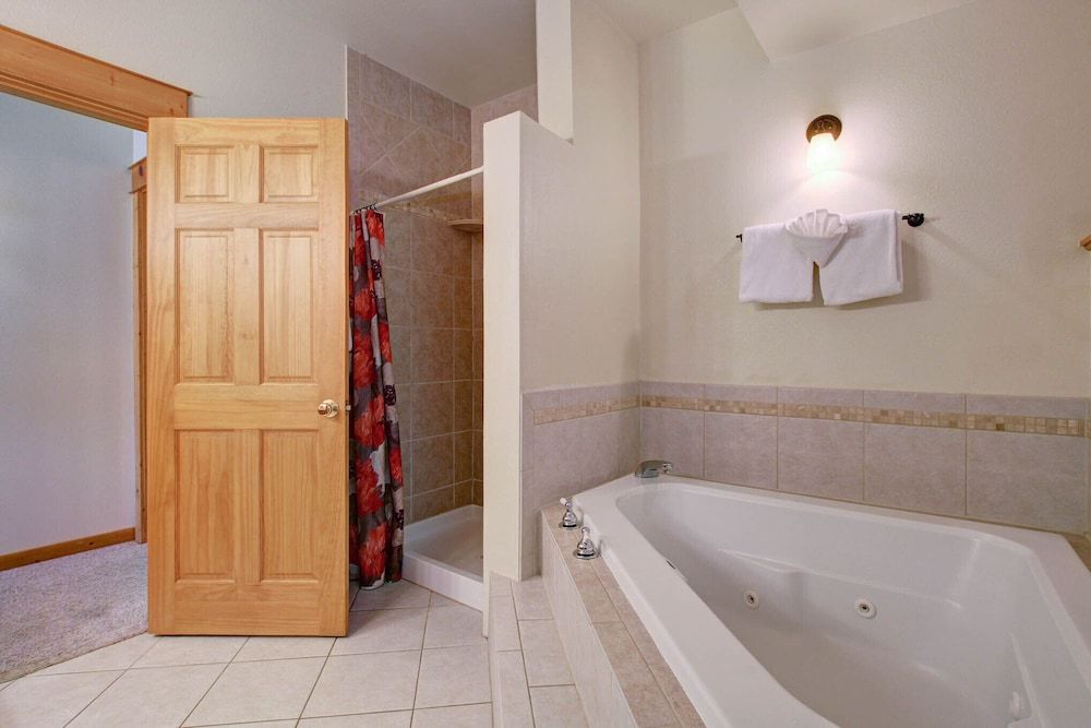 Nisa Mountain 36 2 Bedroom Condo by RedAwning Condo, 2 Bedrooms 18