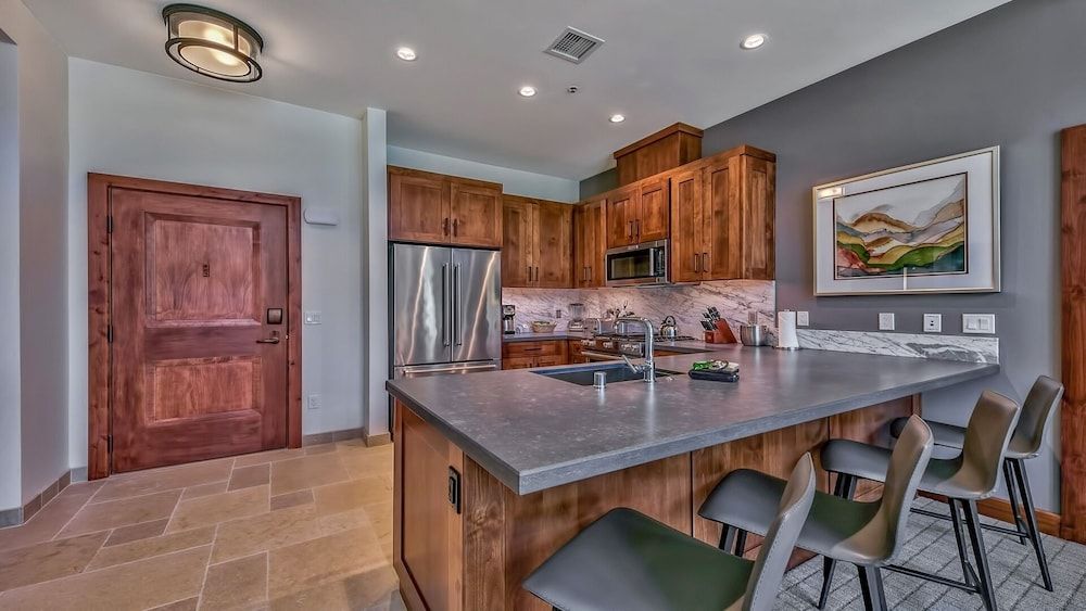 Luxury 2br Steps From Heavenly Village & Gondola 2 Bedroom Condo by RedAwning Condo, 2 Bedrooms 4