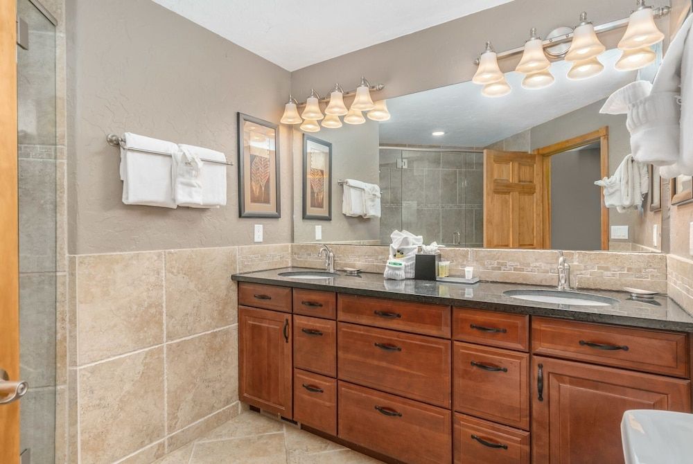 Mount Cirrus 10b 2 Bedroom Condo by RedAwning Condo, 2 Bedrooms 13