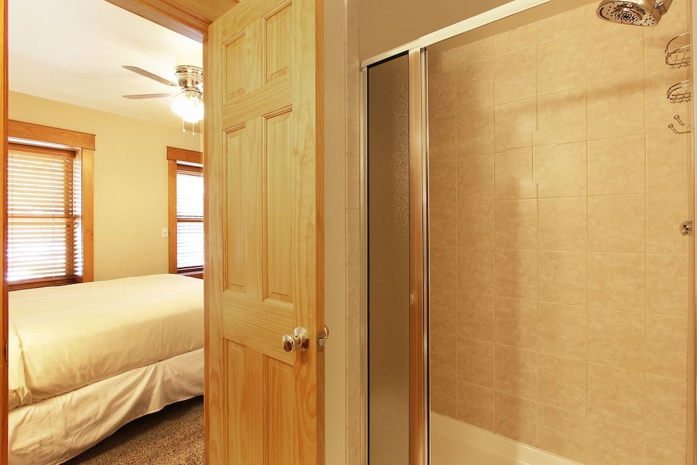 Little Matterhorn 17A 1 Bedroom Condo by RedAwning Condo, 1 Bedroom 4