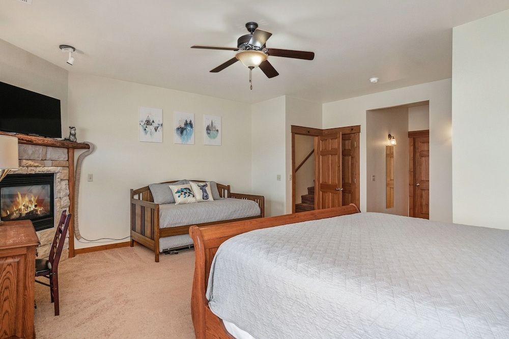 Jackstraw Mountain 32 2 Bedroom Condo by RedAwning Condo, 2 Bedrooms 2