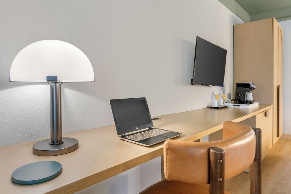 voco Kissimmee Orlando by IHG Standard Room 2