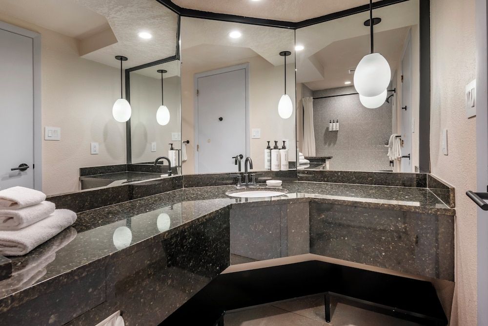 voco Kissimmee Orlando by IHG Standard Room 6