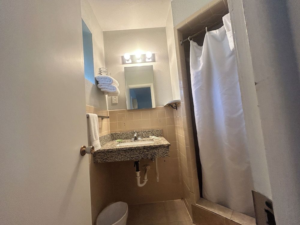 Budget Inn By Capital O Oskaloosa Near Pella Room, 1 Queen Bed, Non Smoking 5