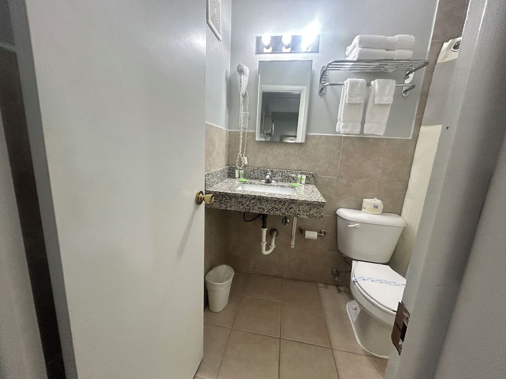 Budget Inn By Capital O Oskaloosa Near Pella Room, 2 Queen Beds, Non Smoking 4