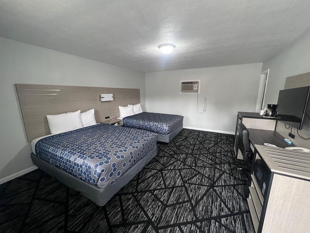 Budget Inn By Capital O Oskaloosa Near Pella Room, 2 Queen Beds, Non Smoking 3