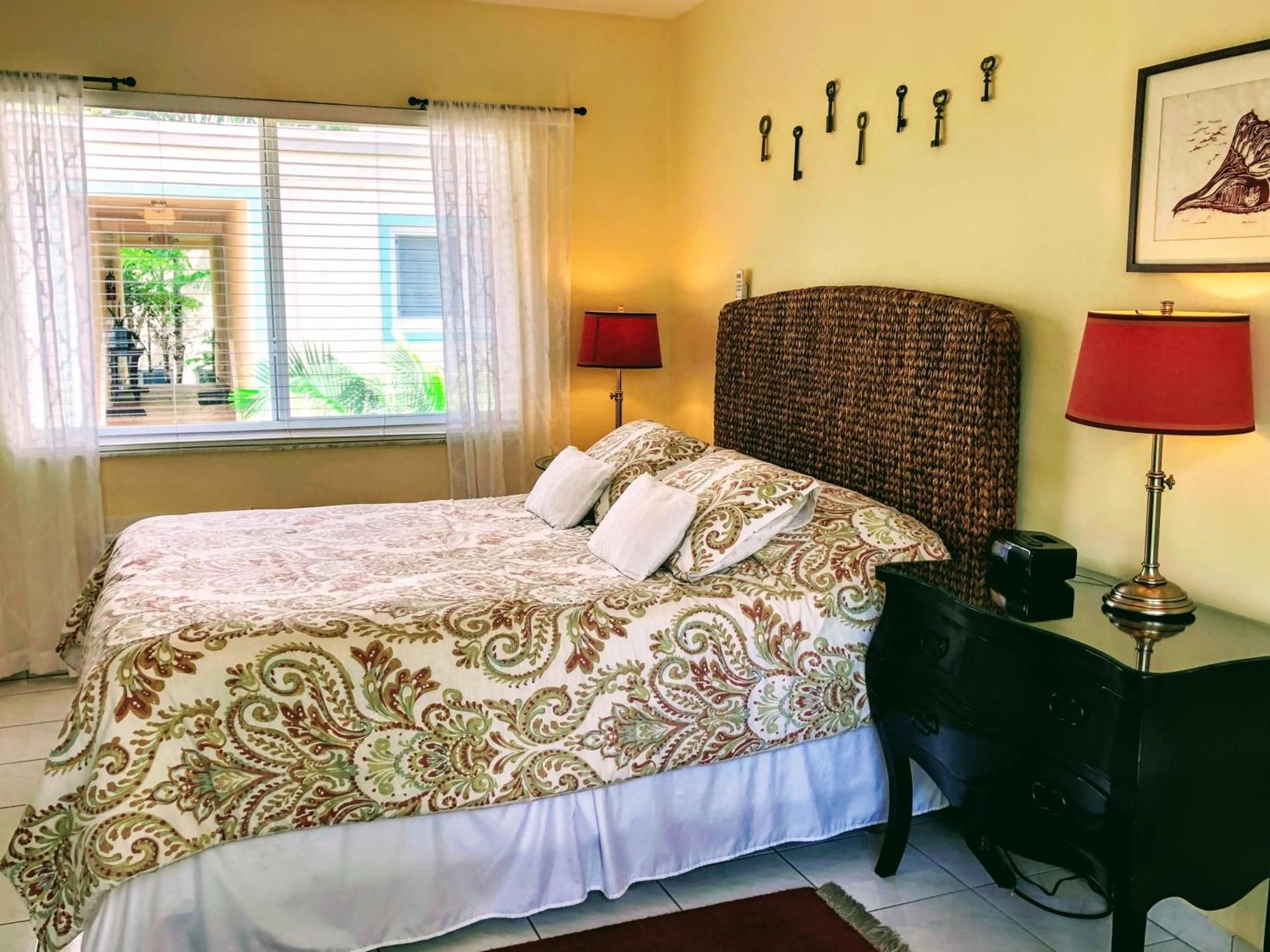 Deluxe Queen Room