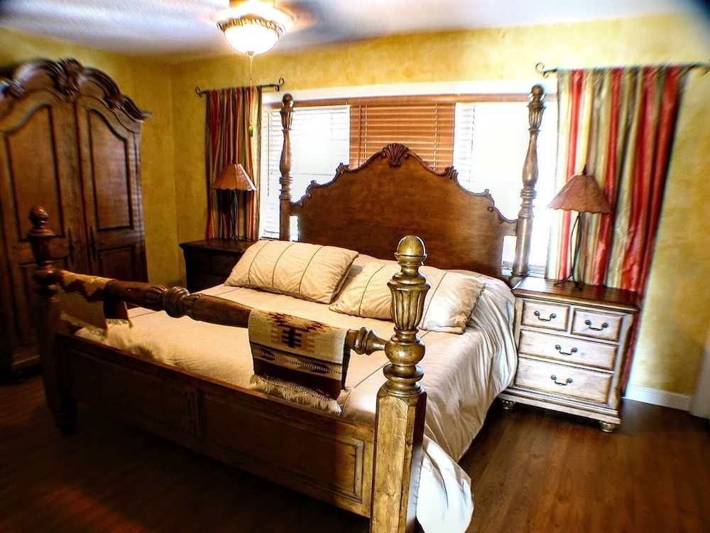 Santa Fe Suite - 2 bedroom 1 King Bed and 1 Queen Bed