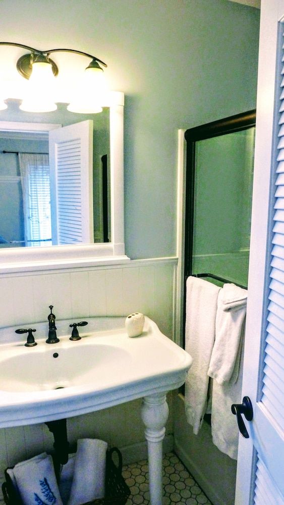 Villa Venezia French Country - 1 bedroom 1 King bed 5