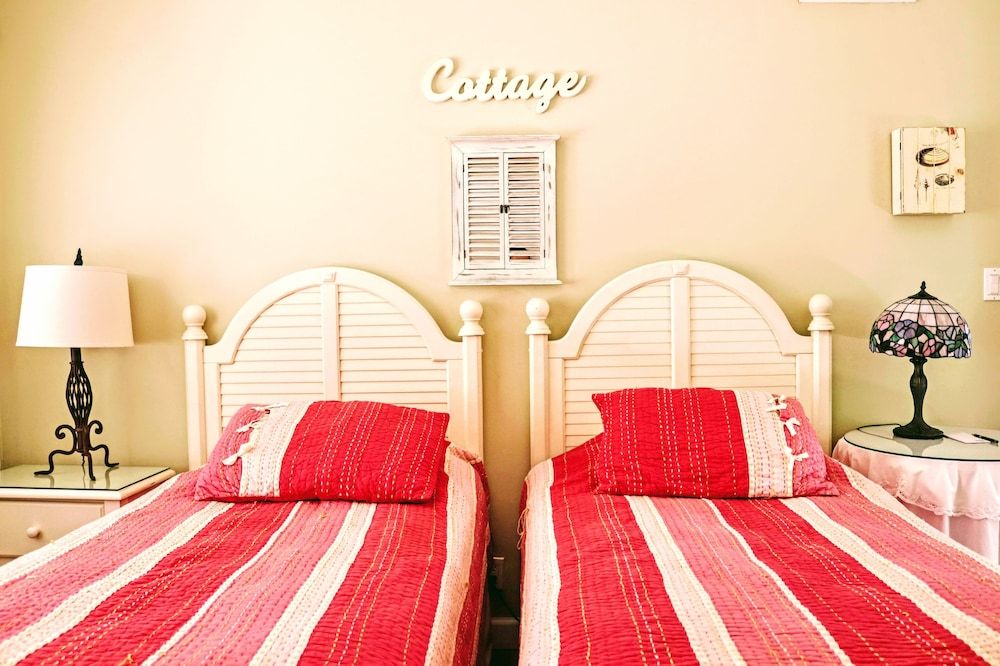 Villa Venezia The Floridian - 2 bedroom 1 King Bed and 2 Twins Beds 4