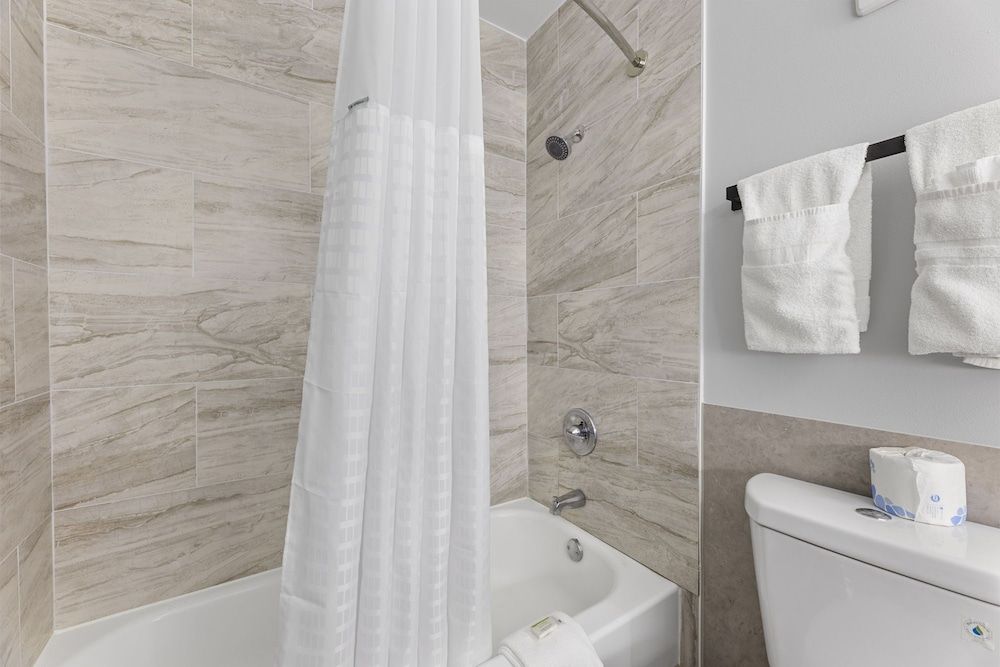 Days Inn & Suites by Wyndham Texas City Suite, 1 King Bed, Non Smoking 7