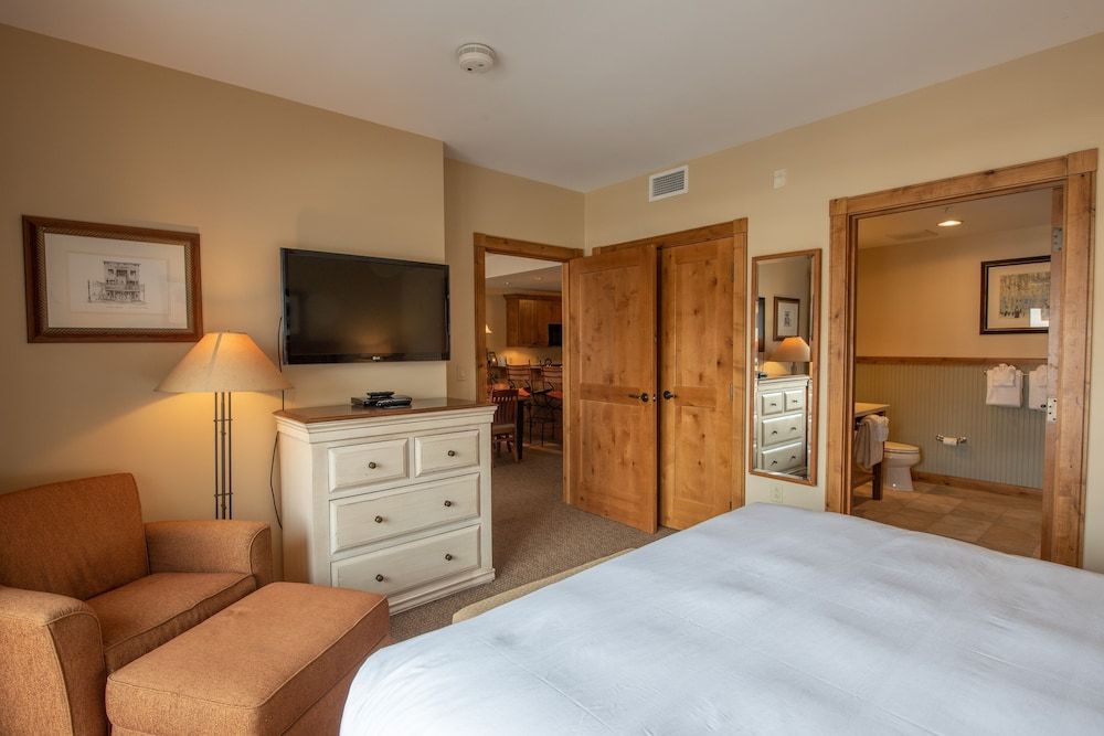 Updated 1 Bedroom In Mountaineer Square Condo - No Cleaning Fee! by RedAwning Condo, 1 Bedroom 4