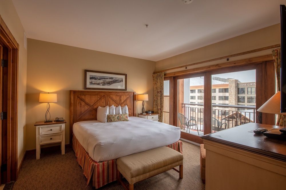 Updated 1 Bedroom In Mountaineer Square Condo - No Cleaning Fee! by RedAwning Condo, 1 Bedroom 3