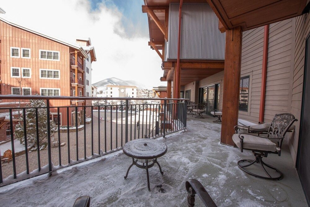 Slopeside Studio Unit With Kitchenette Studio Bedroom Condo - No Cleaning Fee! by RedAwning Studio 14