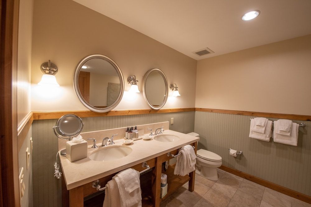 Slopeside Studio Unit With Kitchenette Studio Bedroom Condo - No Cleaning Fee! by RedAwning Studio 7