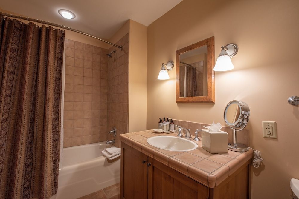 Slopeside Studio Unit With Kitchenette Studio Bedroom Condo - No Cleaning Fee! by RedAwning Studio 8