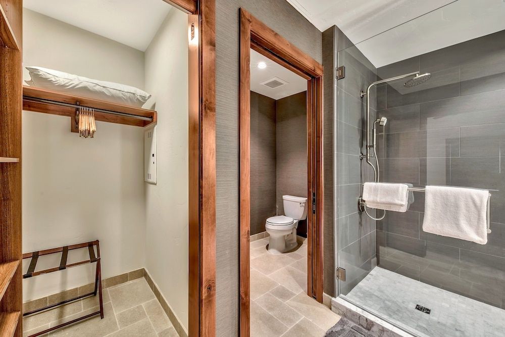 Luxury Three Bedroom Residence steps from Heavenly Village by RedAwning Condo, 3 Bedrooms 21