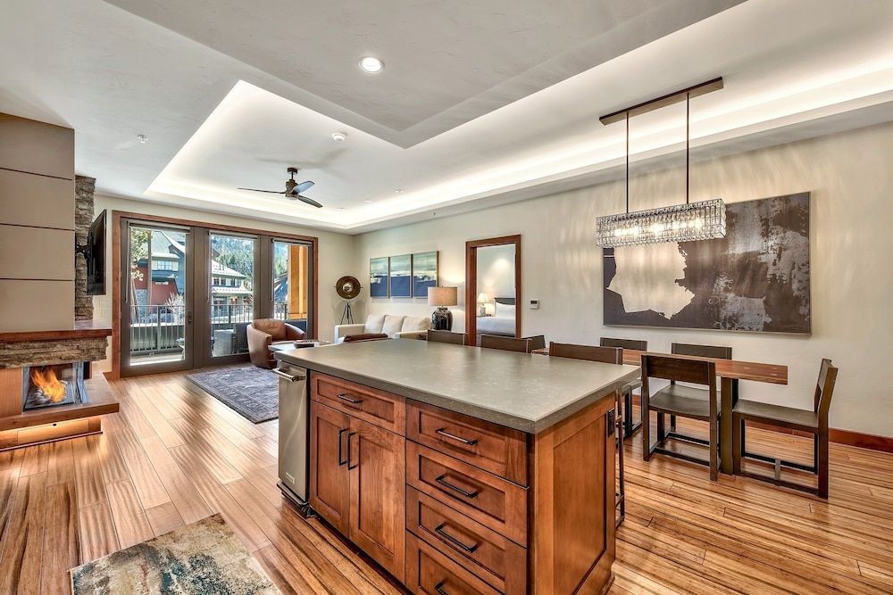 Luxury Three Bedroom Residence steps from Heavenly Village by RedAwning Condo, 3 Bedrooms 13