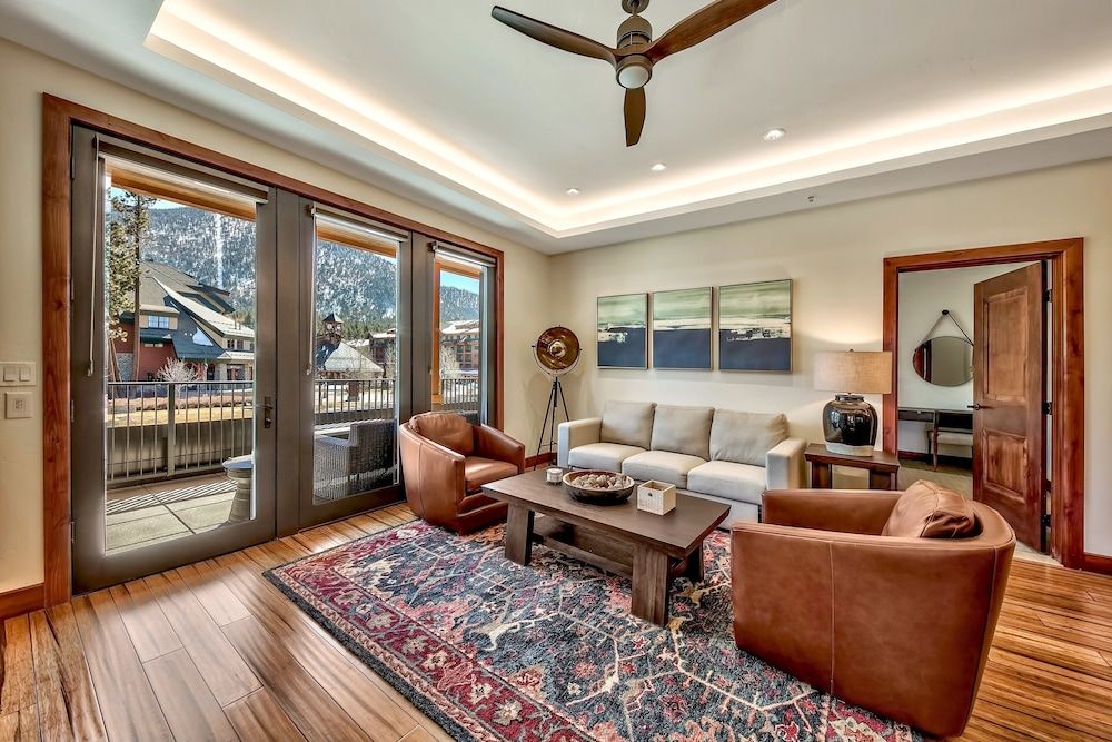 Luxury Three Bedroom Residence steps from Heavenly Village by RedAwning