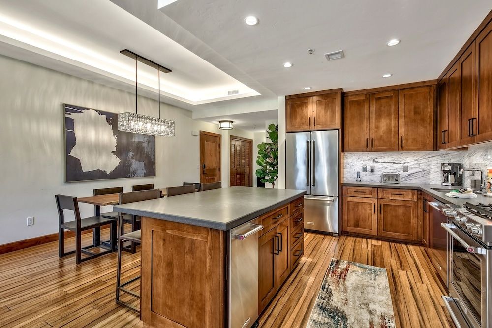 Luxury Three Bedroom Residence steps from Heavenly Village by RedAwning Condo, 3 Bedrooms 10