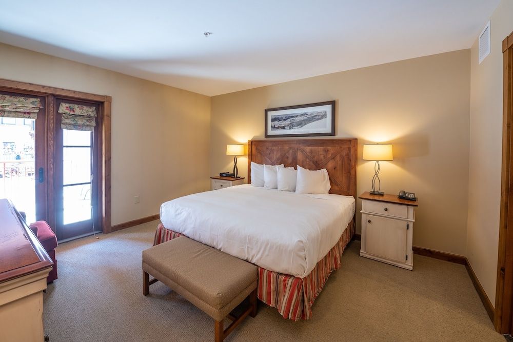 One Bedroom Condo with Large Balcony over Mountaineer Square 1 Condo - No Cleaning Fee! by RedAwning Condo, 1 Bedroom 5