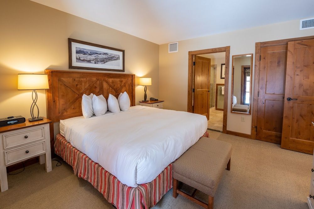 One Bedroom Condo with Large Balcony over Mountaineer Square 1 Condo - No Cleaning Fee! by RedAwning Condo, 1 Bedroom 11