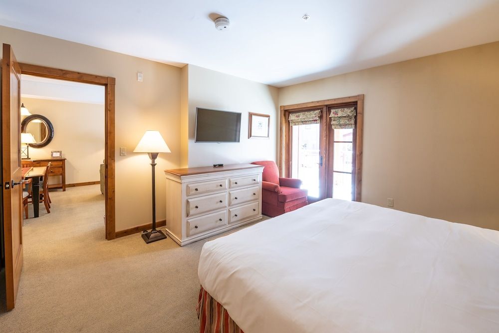 One Bedroom Condo with Large Balcony over Mountaineer Square 1 Condo - No Cleaning Fee! by RedAwning Condo, 1 Bedroom 7