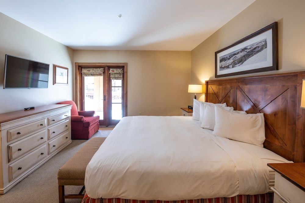 One Bedroom Condo with Large Balcony over Mountaineer Square 1 Condo - No Cleaning Fee! by RedAwning Condo, 1 Bedroom 6