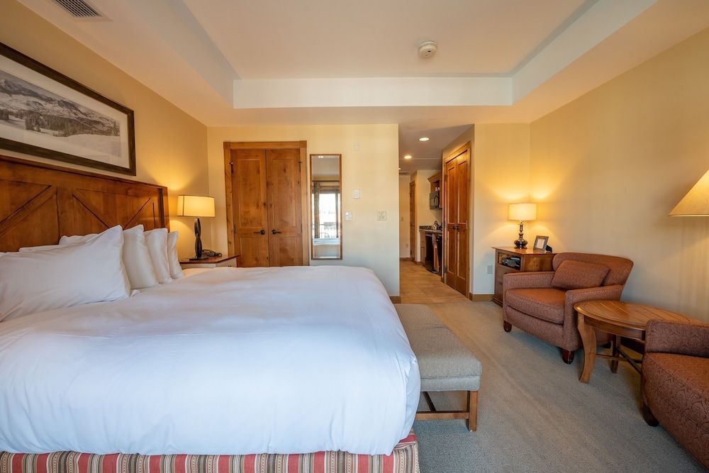 Comfortable Studio Efficiency Unit With Balcony Over Mountaineer Square Condo - No Cleaning Fee! by RedAwning Studio 2