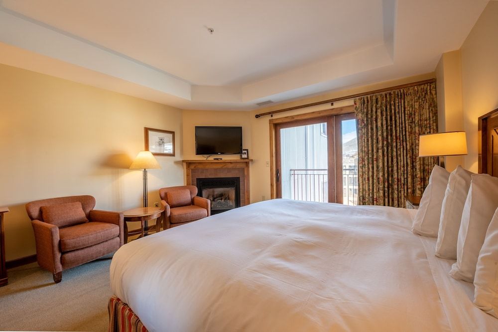 Comfortable Studio Efficiency Unit With Balcony Over Mountaineer Square Condo - No Cleaning Fee! by RedAwning Studio 5