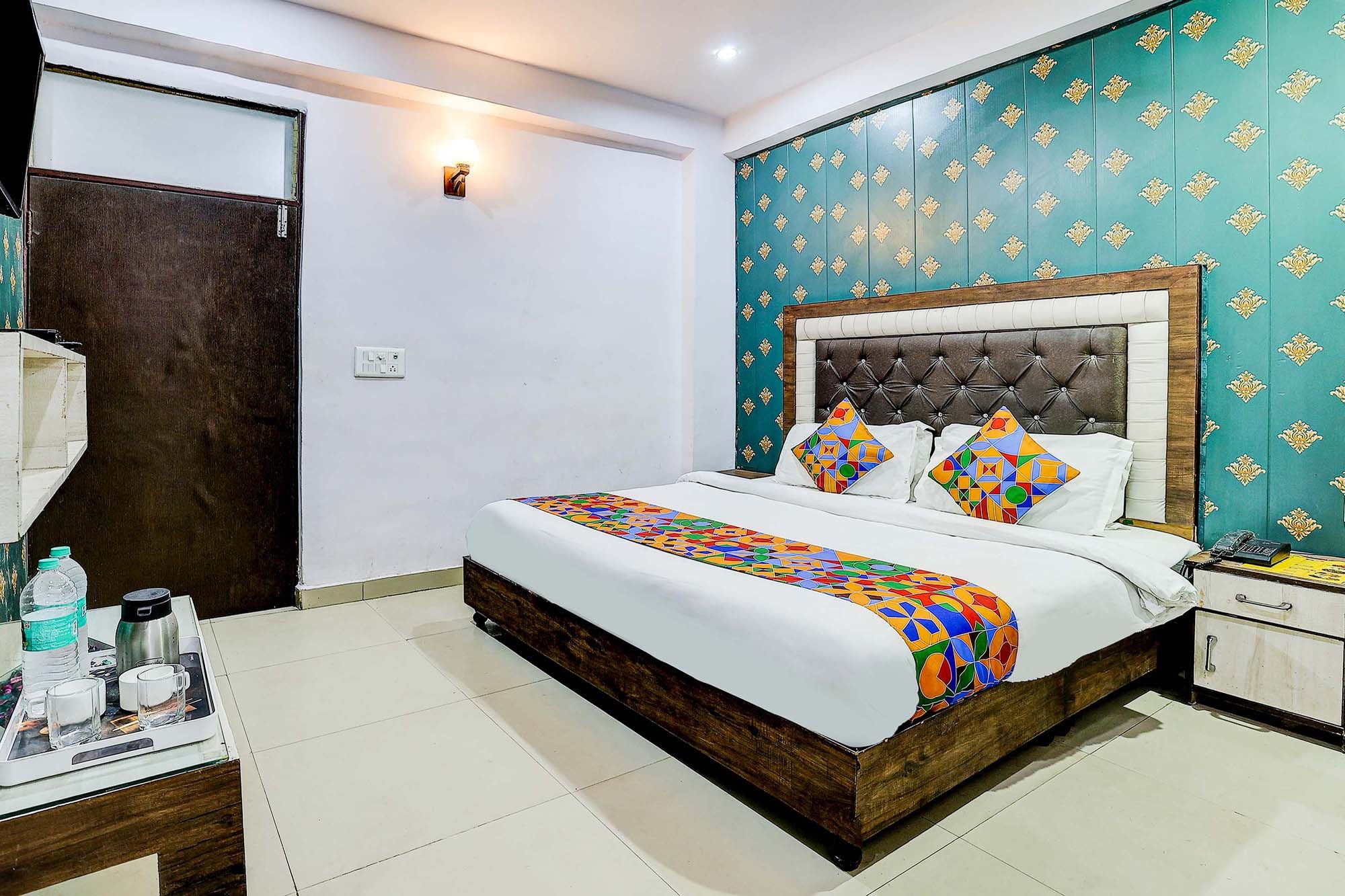 FabHotel Golden Stone Deluxe Room 3