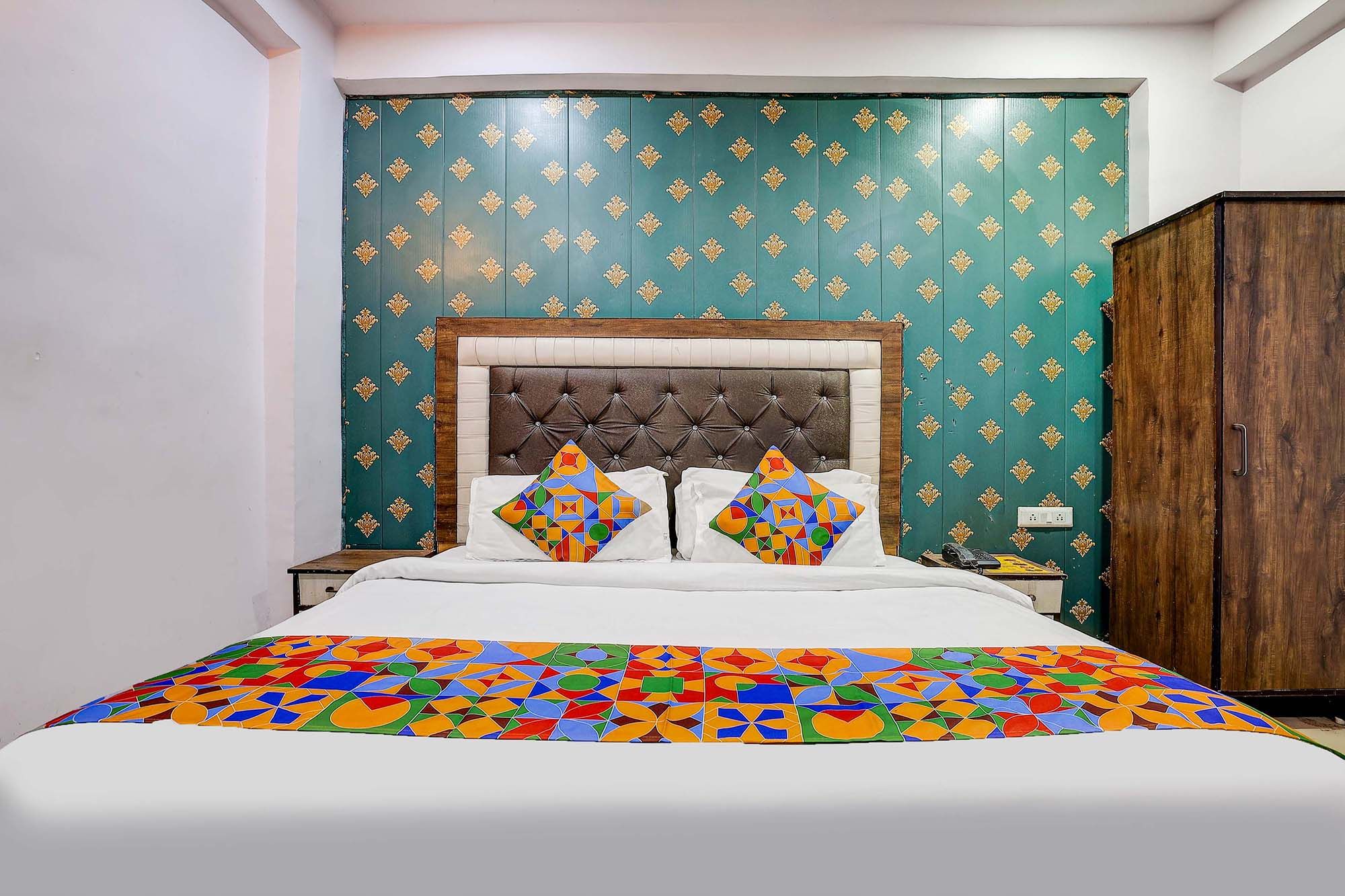 FabHotel Golden Stone Deluxe Room 2