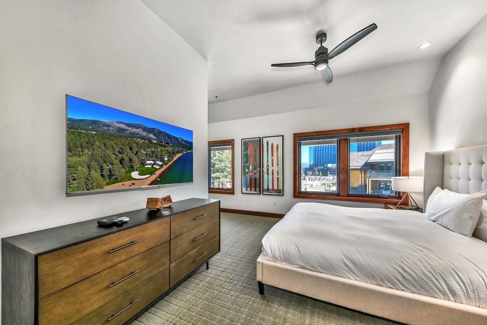 Luxury 2Br Residence steps from Heavenly Village & Gondola by RedAwning Condo, 2 Bedrooms 4