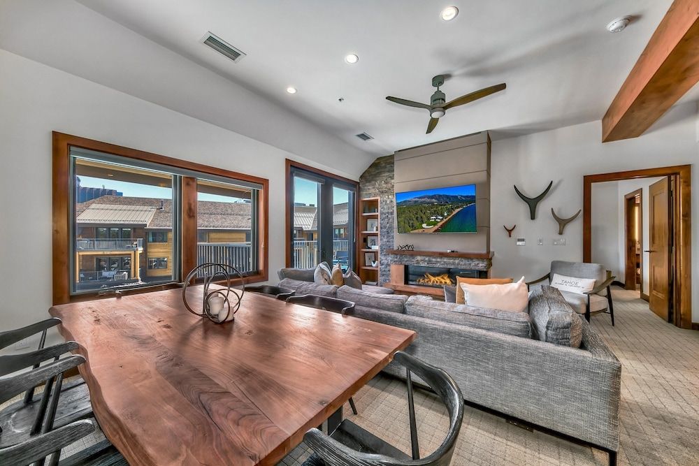 Luxury 2Br Residence steps from Heavenly Village & Gondola by RedAwning