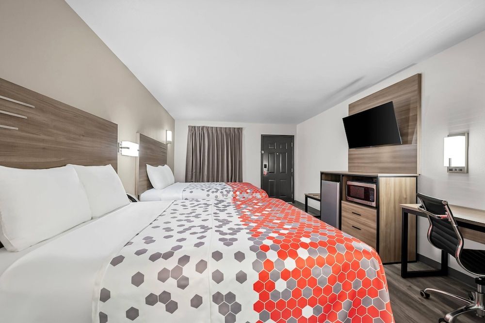 Econo Lodge Biloxi Beach Standard Room, 2 Queen Beds, Non Smoking 10