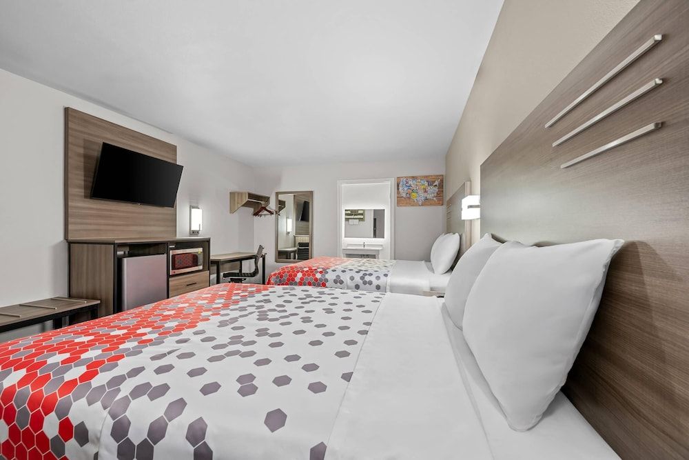 Econo Lodge Biloxi Beach Standard Room, 2 Queen Beds, Non Smoking 8