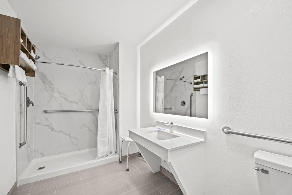 Econo Lodge Biloxi Beach Standard Room, 2 Queen Beds, Non Smoking 11