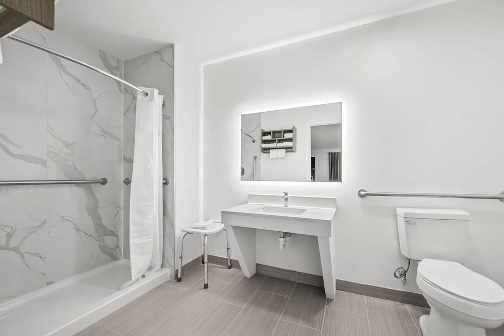 Econo Lodge Biloxi Beach Standard Room, 2 Queen Beds, Non Smoking 12