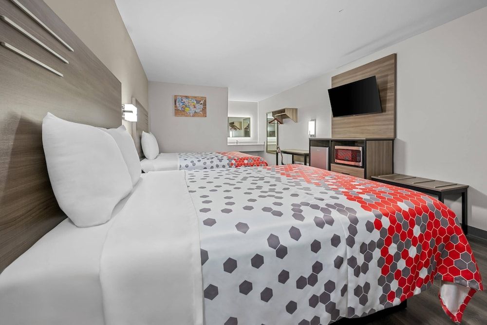 Econo Lodge Biloxi Beach Standard Room, 2 Queen Beds, Non Smoking 2