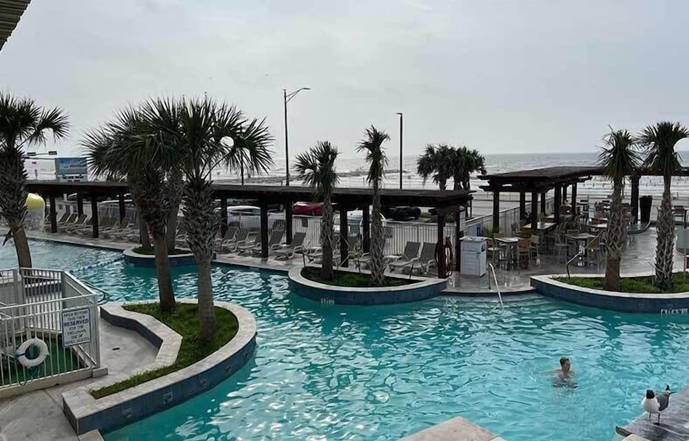 Gaido's Seaside Inn Premium Room, 2 Queen Beds, Balcony, Ocean View 2