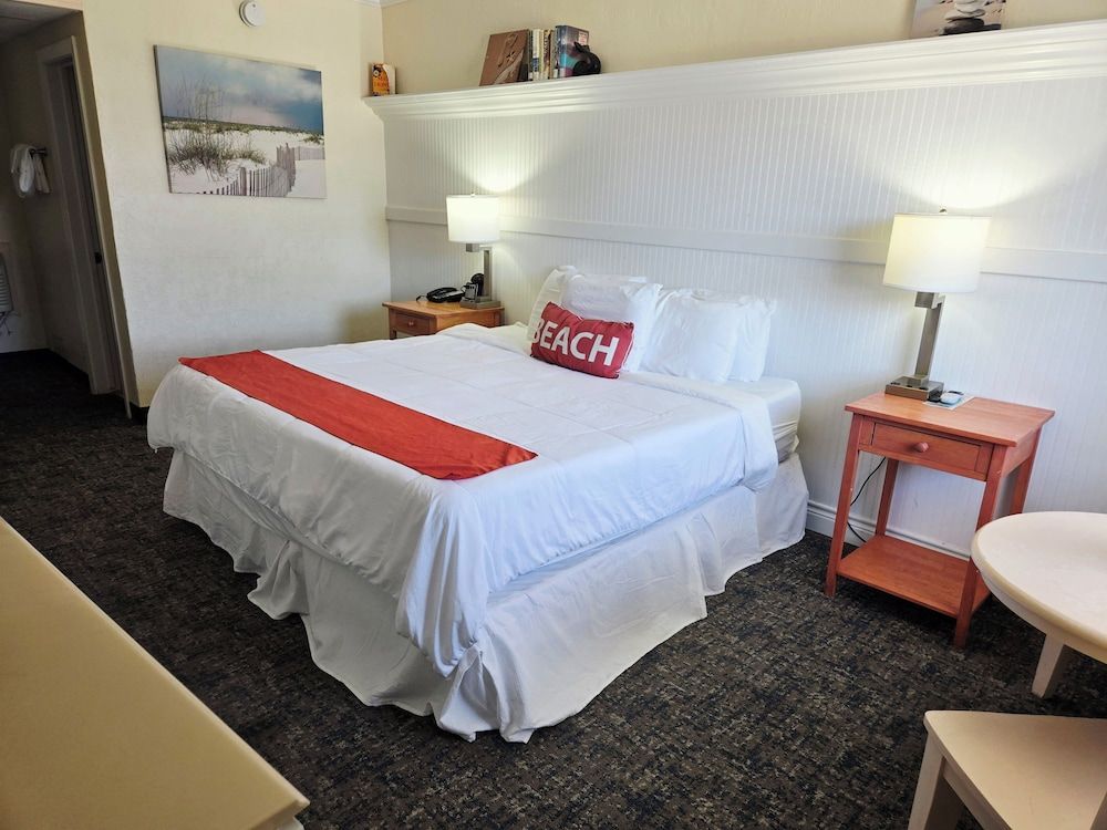 Gaido's Seaside Inn Standard Single Room, 1 King Bed, Courtyard View 4