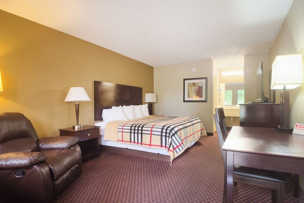 Deerfield Inn By Capital O Blytheville AR I55 Room, 1 King Bed, Non Smoking 2