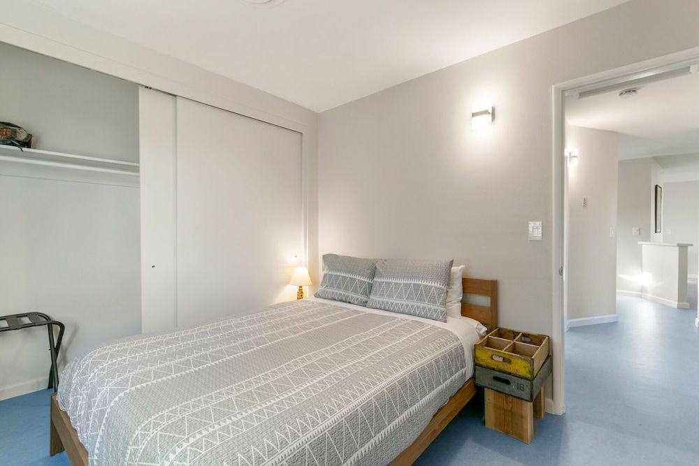 Rocky Ridge Retreat - Hot Tub, Fire Pit & Bbq! 2 Bedroom Home by RedAwning House, 2 Bedrooms 4