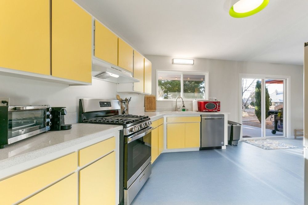 Rocky Ridge Retreat - Hot Tub, Fire Pit & Bbq! 2 Bedroom Home by RedAwning House, 2 Bedrooms 6