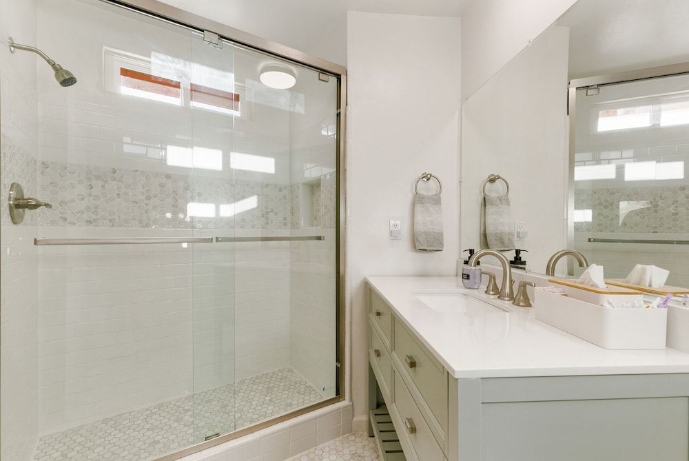 Rocky Ridge Retreat - Hot Tub, Fire Pit & Bbq! 2 Bedroom Home by RedAwning House, 2 Bedrooms 10